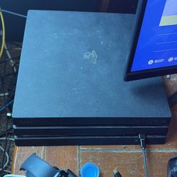 PS4 PRO - MUST GO - OPEN TO NEGOTIATE