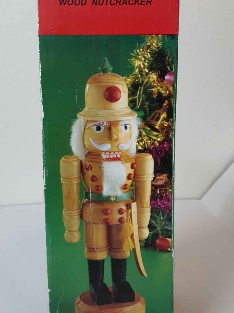 Christmas Collectible 14 Inch Natural Wood Nutcracker , Solder , Pre-owned.. Condition is "Used". Nutcracker Solder : Handcrafted and hand painted