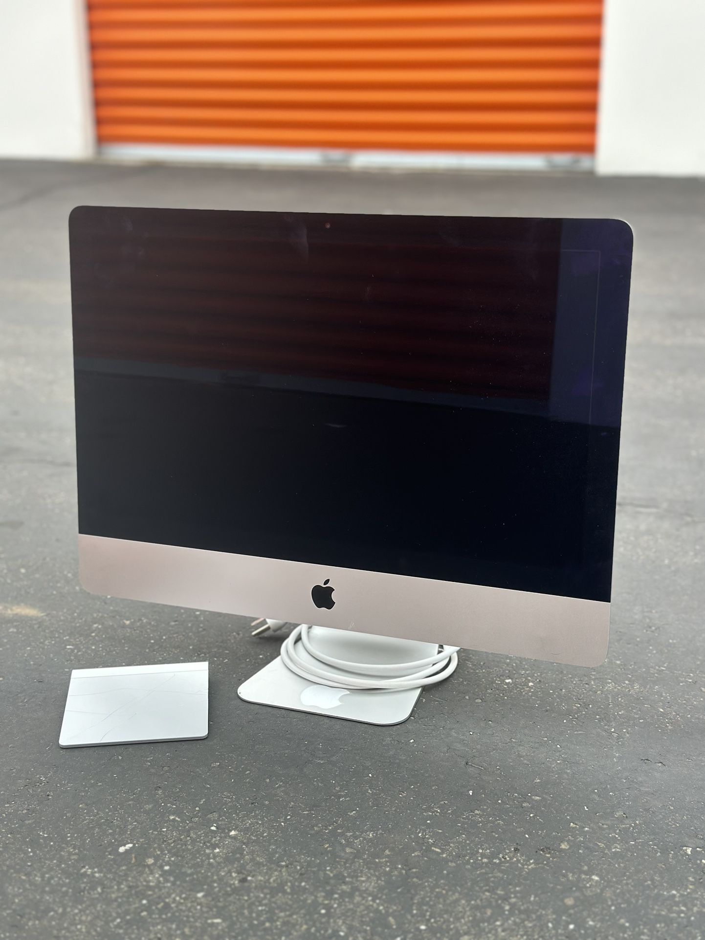 21.5" iMac Desktop Computer