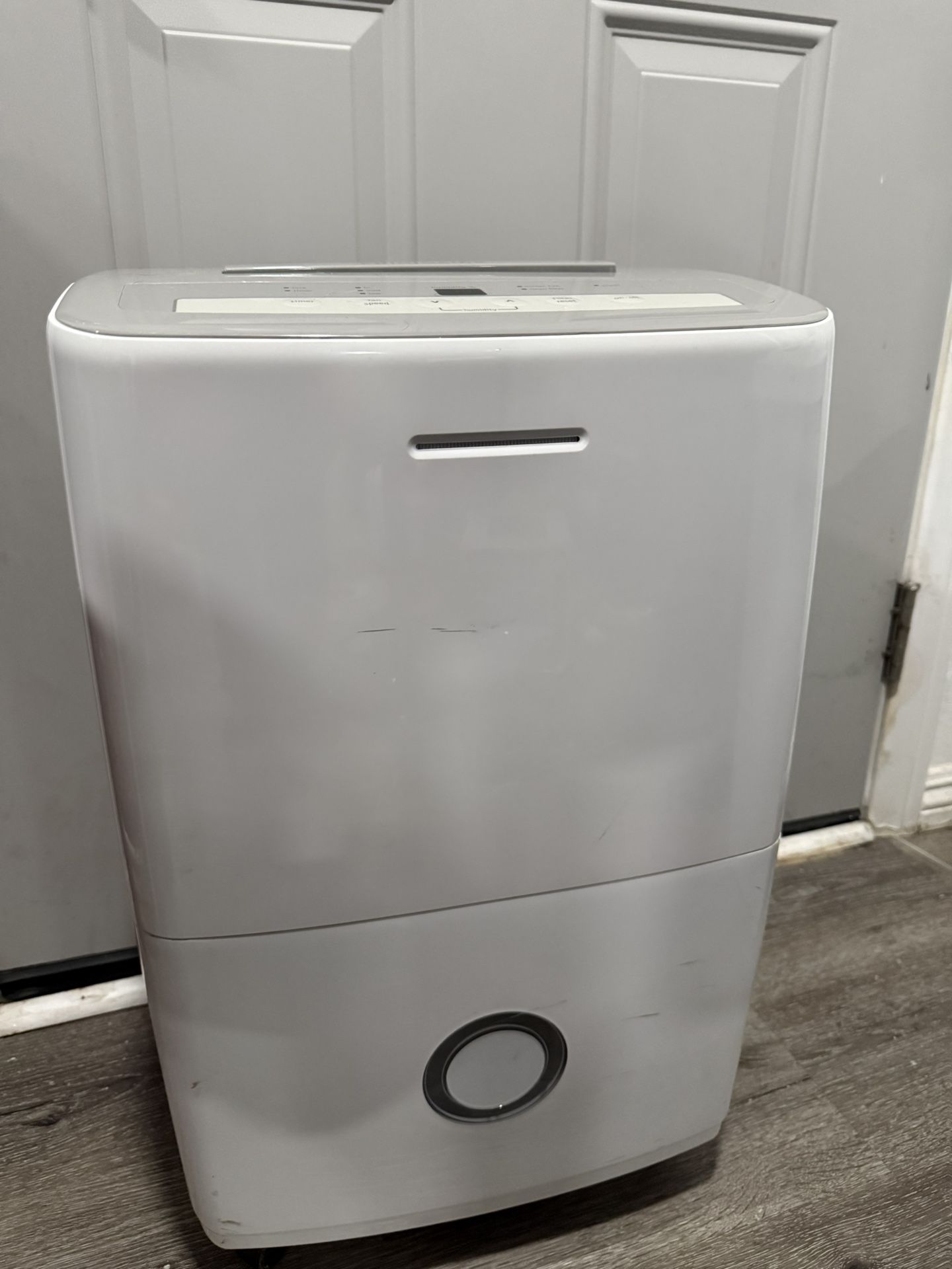 FRIGIDAIRE Dehumidifier 50 Pint