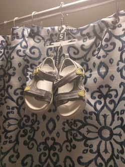 OshKosh Toddler Sandals Size 5