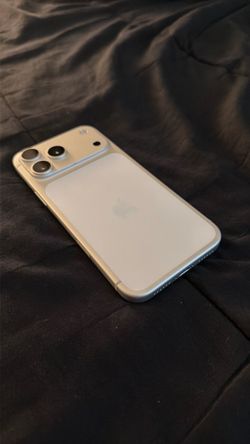 iPhone 17 Pro Max 256gb silver Carrier locked to T-Mobile
