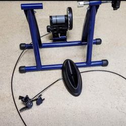 🌲🌲Bike Trainer. As New $45🌲🌲