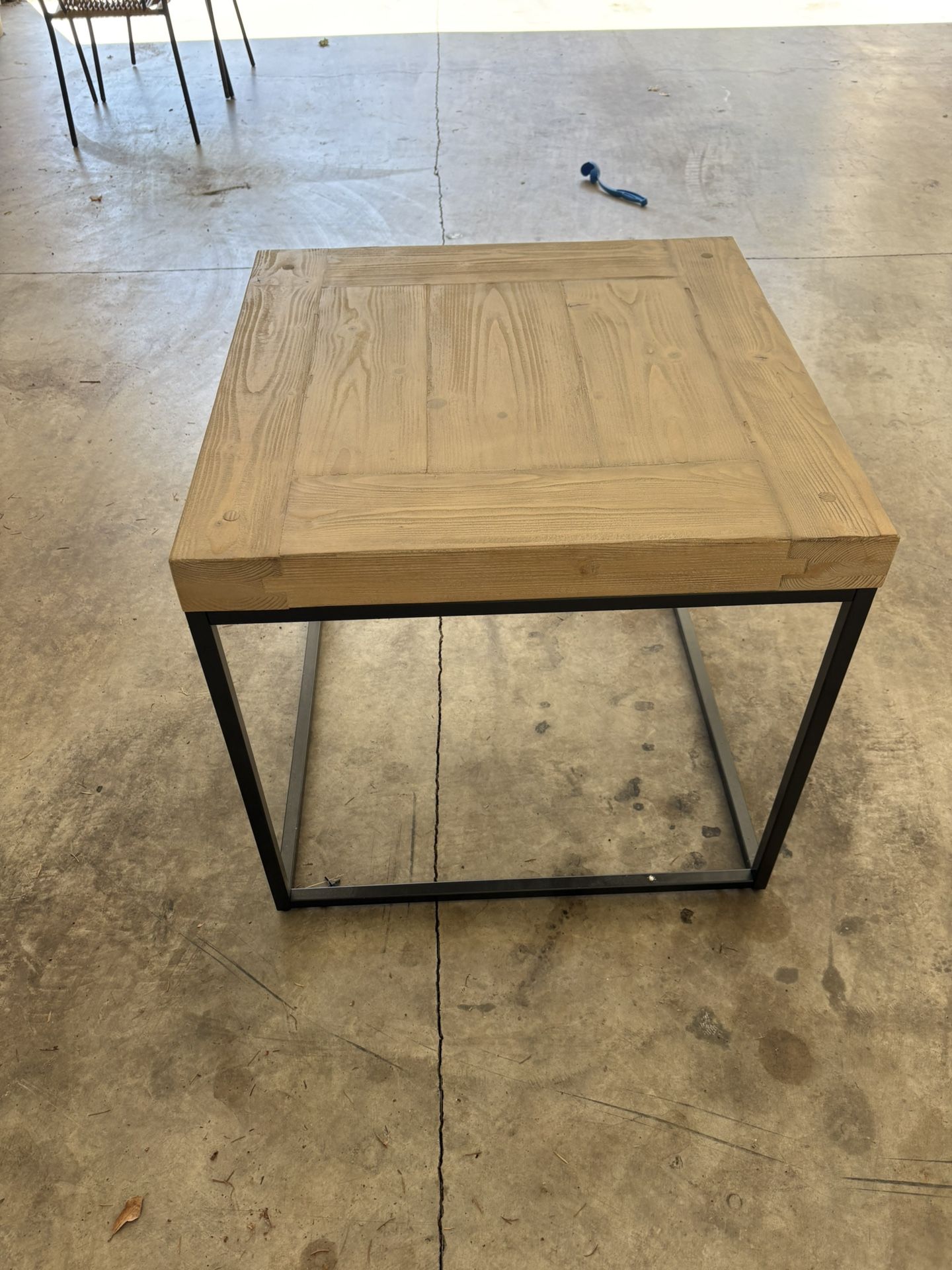 Pottery Barn Square End Table 26'