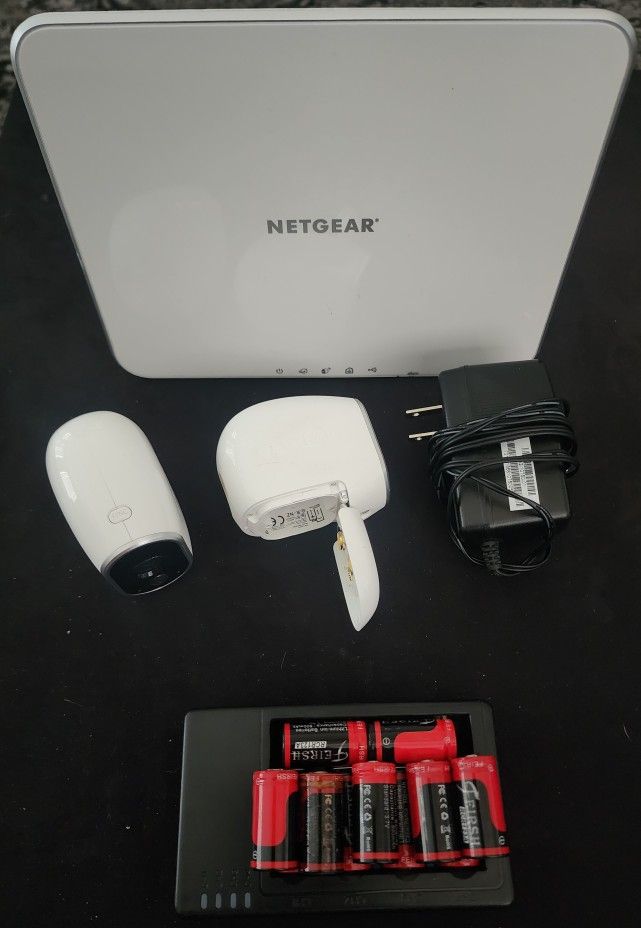 NETGEAR Arlo Base Station VMB3000 w/ 2 Cameras VMC3030