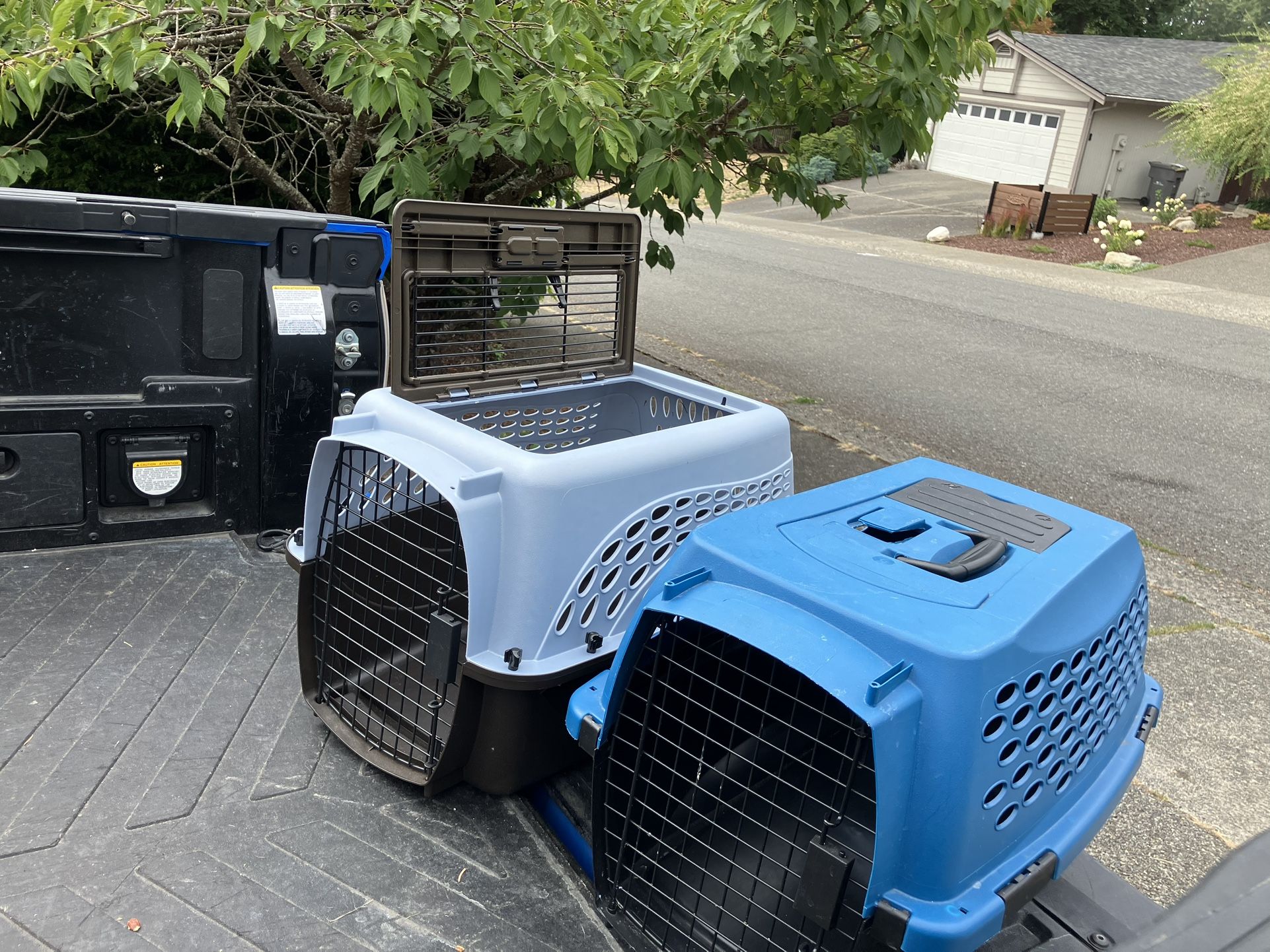 Small Dog Cat Rabbit Bunny Kennel Crate Carrier Like New 24" L by 14” W by 14” H $25 Each