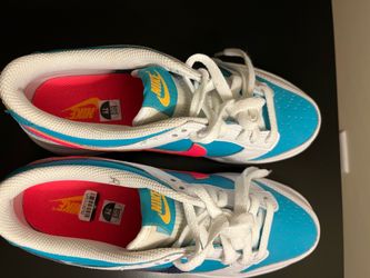 Kids size 7y Nikes