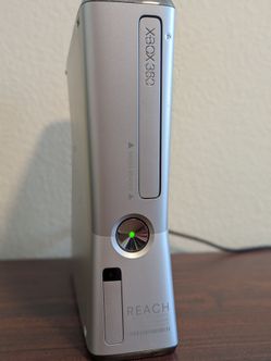 XBOX 360 S Halo Reach Edition silver (DISC ISSUE w/ 4 Controllers, Cables)