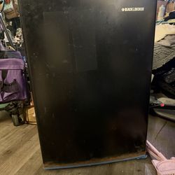 Black and decker mini fridge