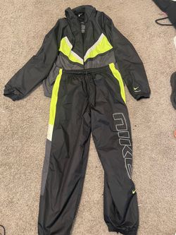 nike windbreaker