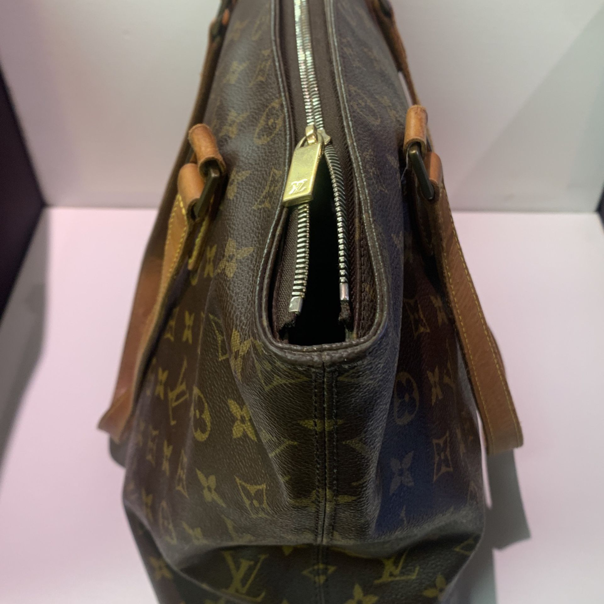 Louis Vuitton Hand Bag for Sale in Old Saybrook, CT - OfferUp