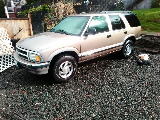 Nation Chevy Blazer very clean but motor needs work has a a knock or tick