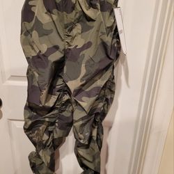 women military camo pants Medium new