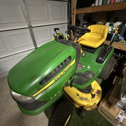 John Deer Tractor 100 Series 
