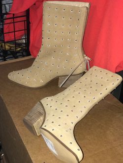 woman boots. size 7 from Nordstrom store. by matisse designer asking onky. 30 dollars