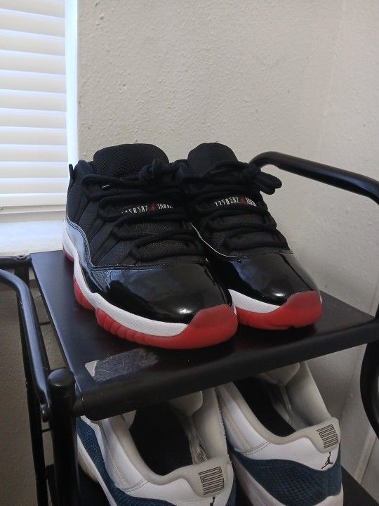 Jordan Bred 11s size 9