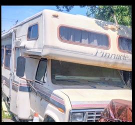 PENDING SALE --- Class C motorhome Ford 460 rebuilt engine w-8000 miles