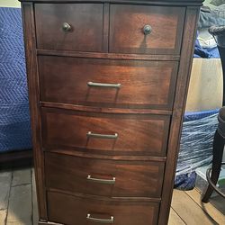 Samson International Chest of Drawers