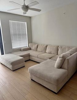 Sectional couch (cormfy)-Delivery available