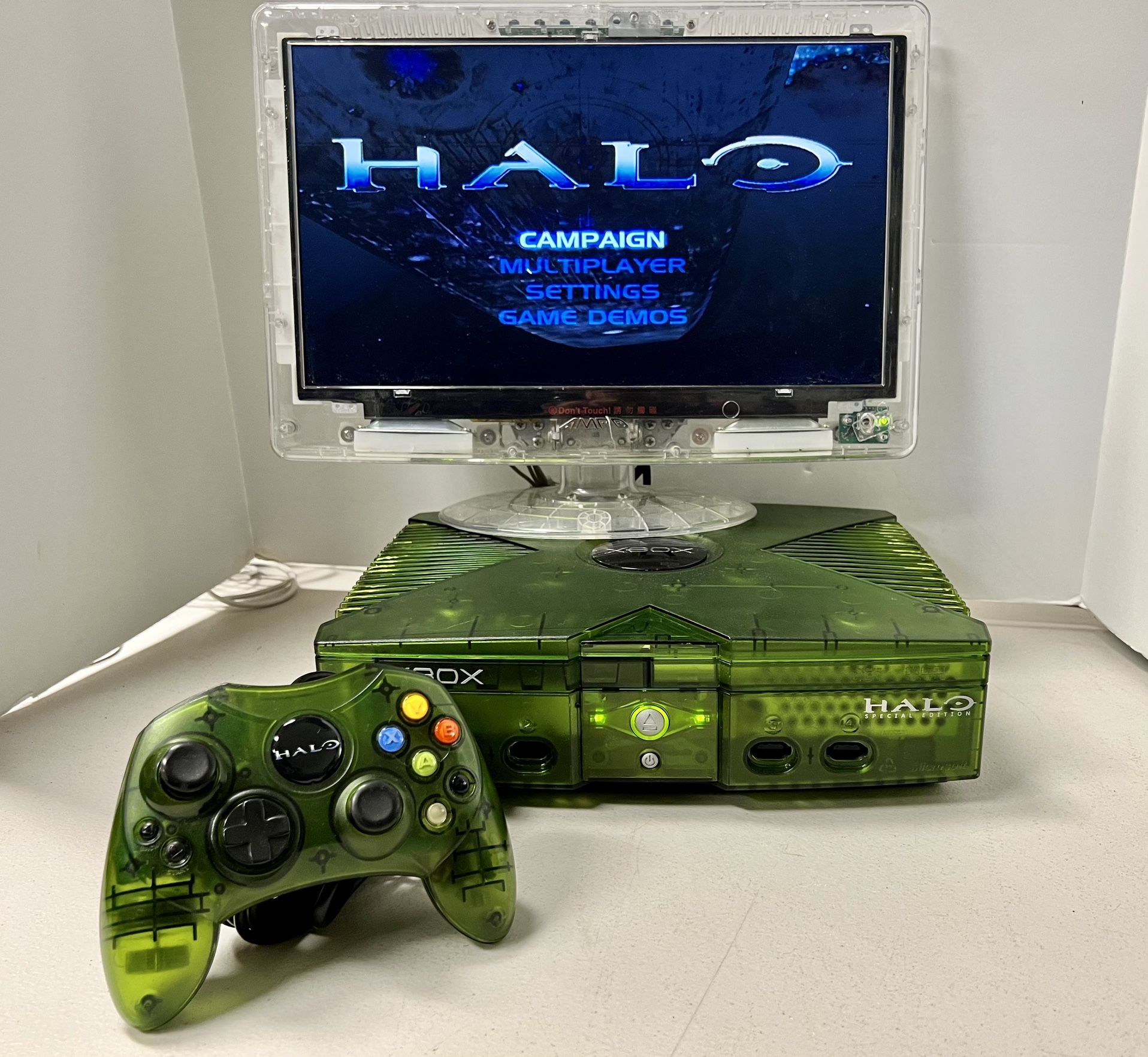 Limited Edition Original XBOX HALO Wired Controller w/ Aliens vs. Predator  Game for Sale in Grand Prairie, TX - OfferUp