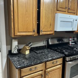 Complete Kitchen Cabinets + Granite Countertops - Buyer Removes