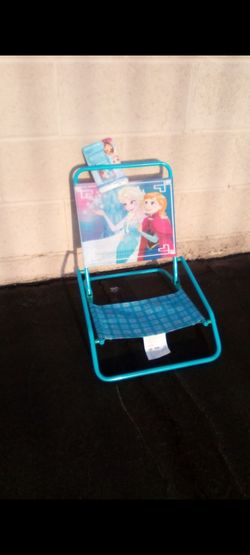 brand new fold up kids beach chair pickup 2-11 pm rainbow/Charleston cash only