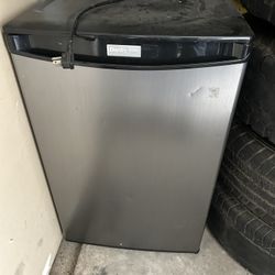 Mini Fridge 
