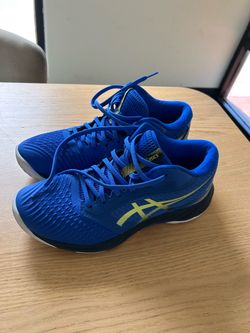 Volleyball shoes