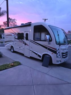 2019 Thor "Vegas" 2Motor Coach 26.5' Slide out