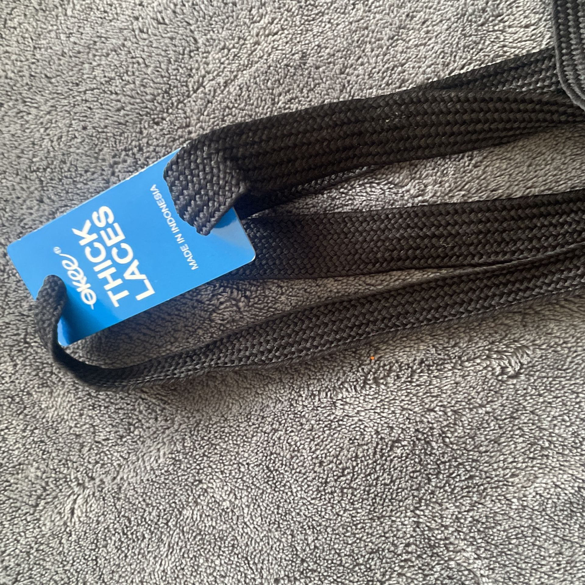 THICK LACES