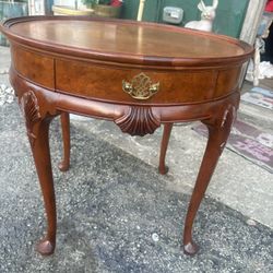 Vintage RARE Baker Furniture Queen Anne Burl Walnut Round Accent Table Small Imperfections 