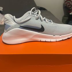 Women Nike Flex Train Size 9