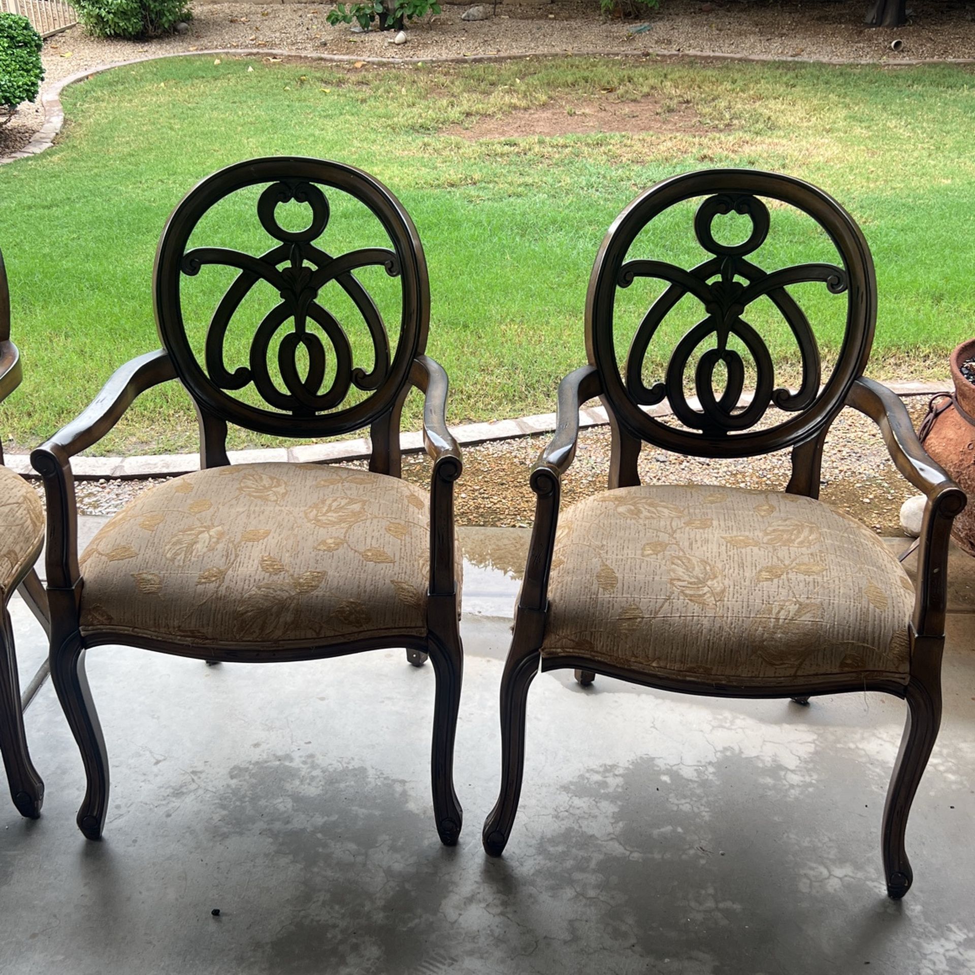 4 DINING ROOM CHAIRS