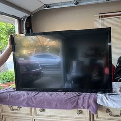 Insignia LCD Color TV 42” x 25”