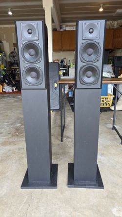 Miller & Kreisel M&K LCR750M2 Hi End speakers with stands