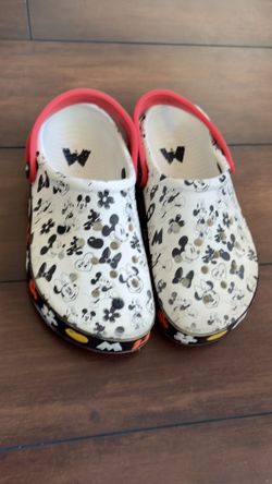 Minnie and Mickey Mouse crocks special edition M-4 W-6