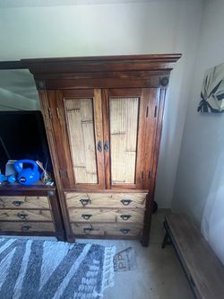 Free-Amoire with drawers