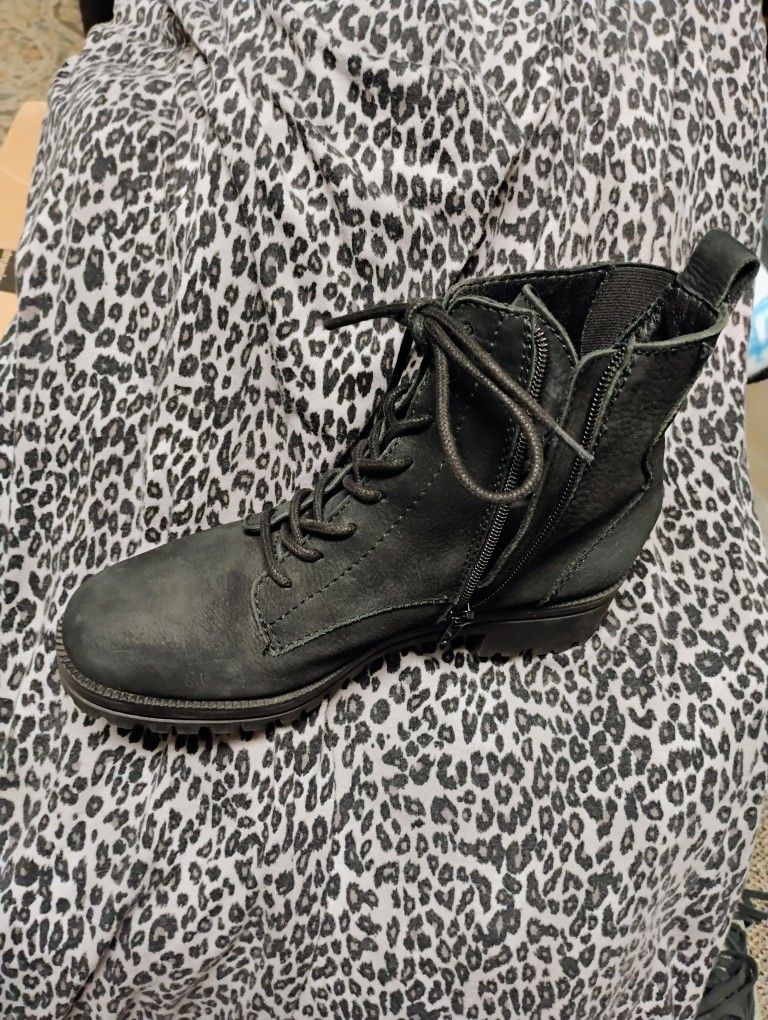 Black Combat Boots Size6