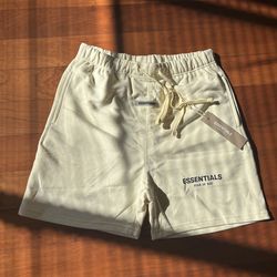 cream essential  shorts