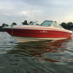 1986 Searay 18 ft Seville, closed bow boat and trailer