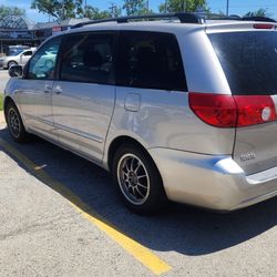 2006 Toytoya Sienna.   141K  3,650