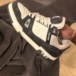 Black Lv Trainers 