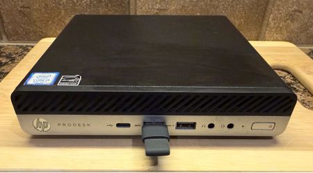 HP ProDesk 600 G4 DM PC Mini 256GB SSD 8GB RAM + ScreenBeam Mini2 + Cables