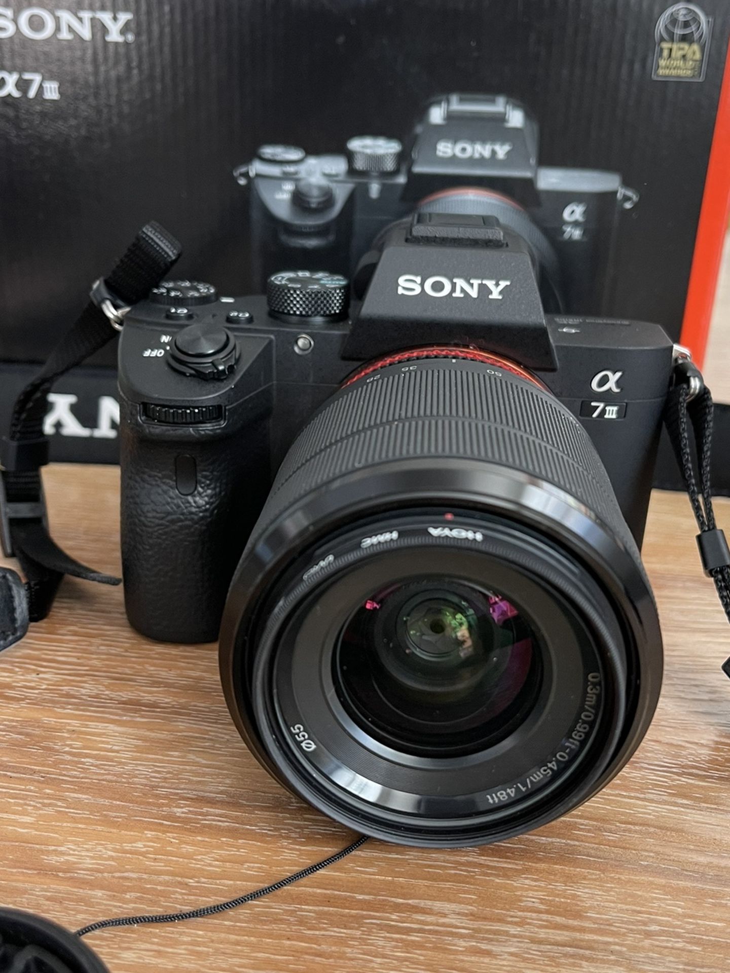 Sony full frame mirrorless camera A7iii (A7m3) + FE28-70mm F3.6-5.6 OSS Lens included.