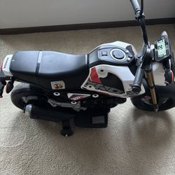 12 v Honda Ride On Motorcycle 