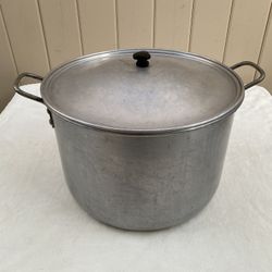 Large Aluminum Pot With Lid