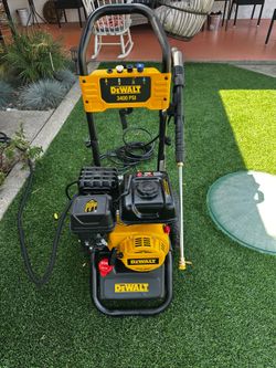 New Powerful DeWalt pressure washer. Gas powered. 3400 PSI. Try before you buy. Pick up only.