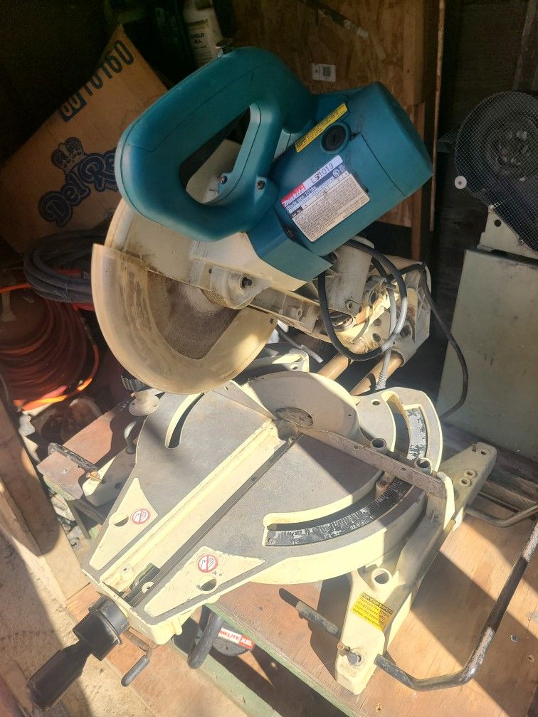 Makita Mitter Saw Whit Table