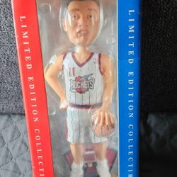 Forever Collectibles Limited Edition Legends of the Court Yao Ming Bobble Head. 