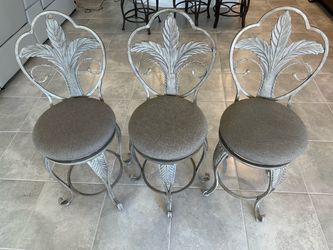 3 Stools Regular Counter Height